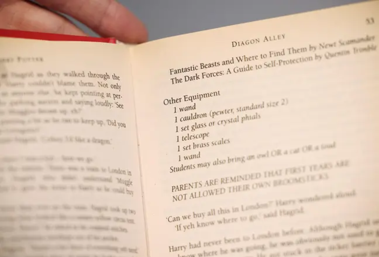 Harry Potter ve Felsefe Taşı'nın ilk baskısı 250 bin dolardan satışa çıkacak