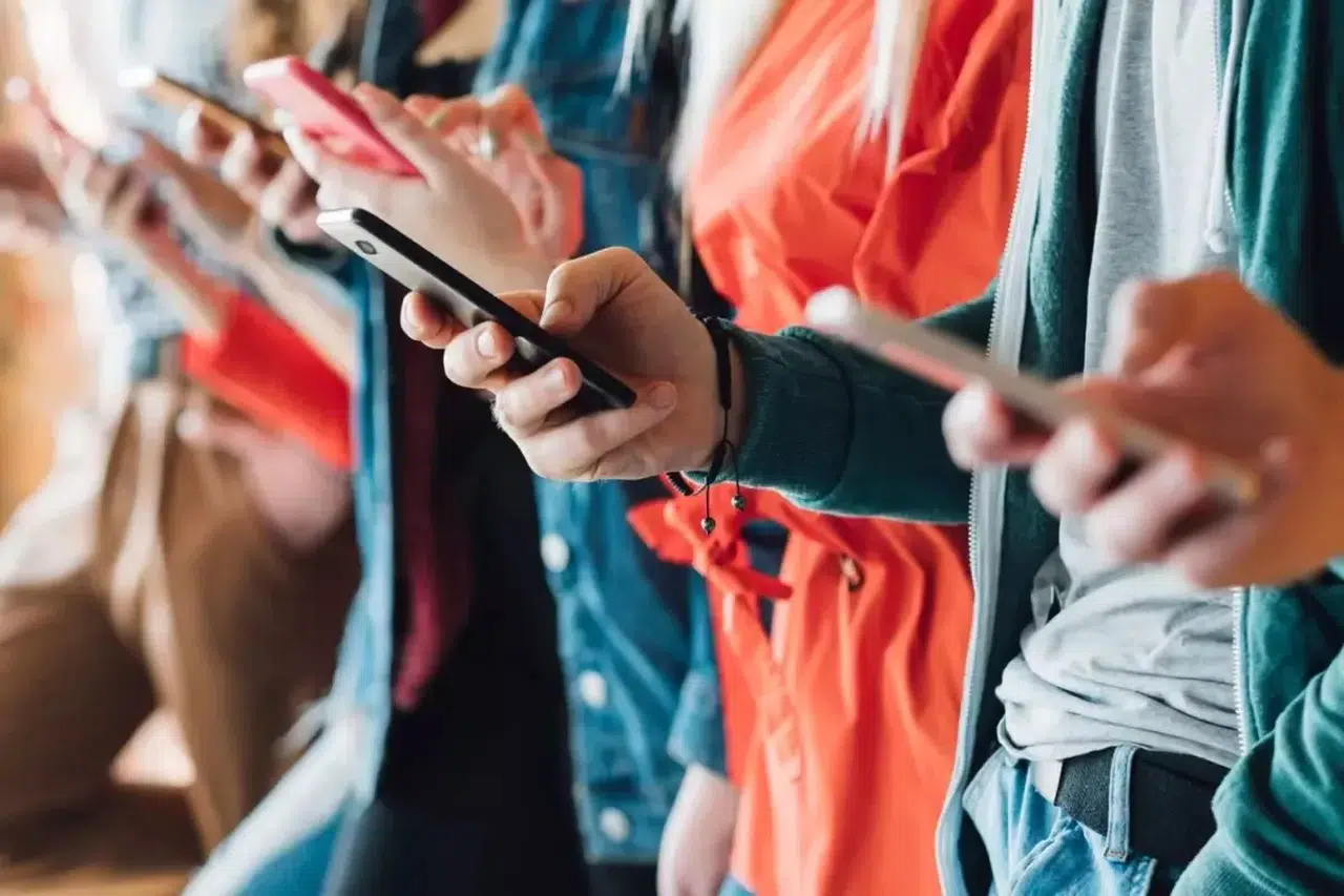 Öğrencilere ÖTV'siz Akıllı Telefon İmkanı Sunuluyor