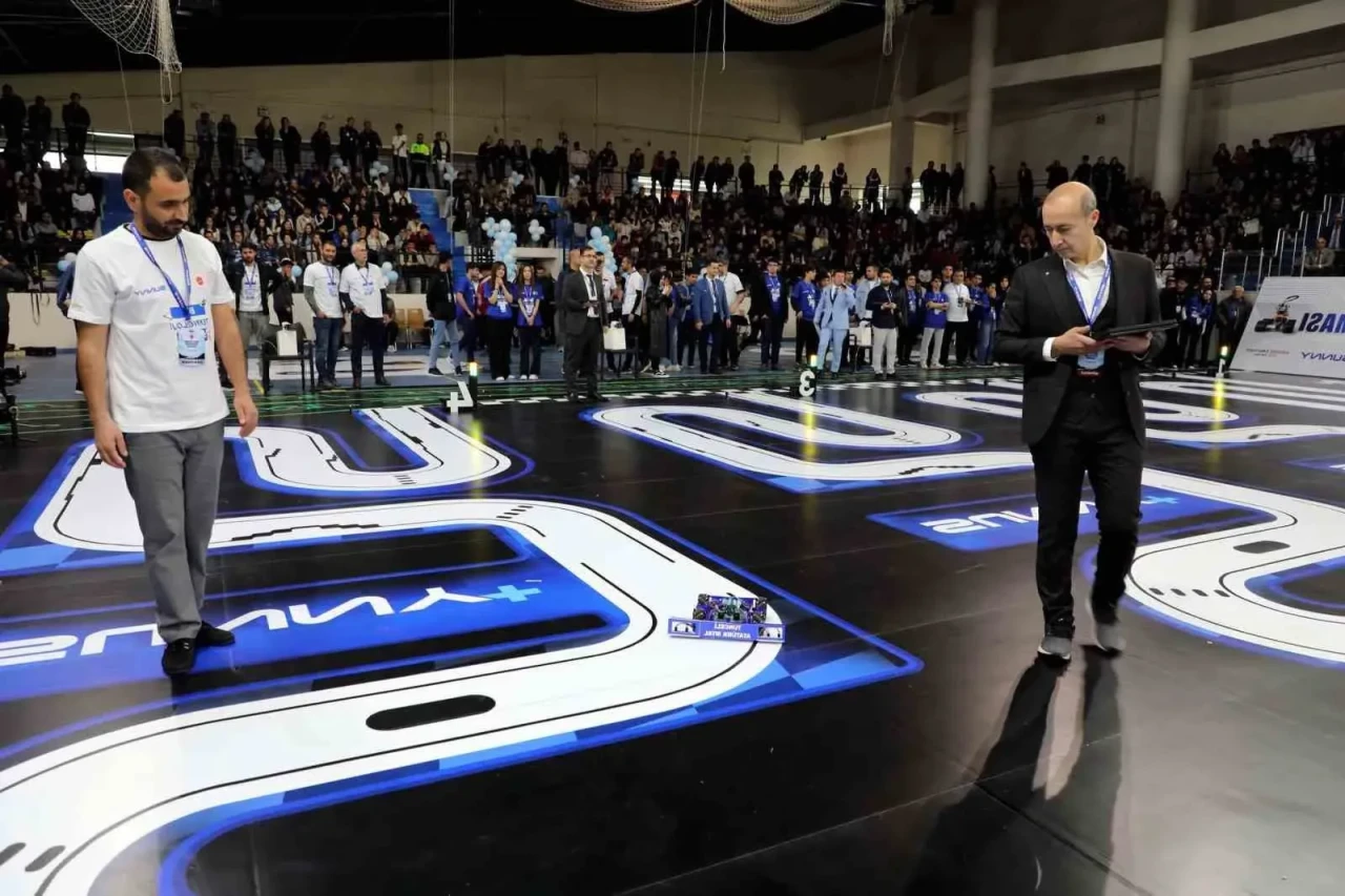 Ağrı'da Robotlar Yarıştı! 14 İl İnovatif Projeleriyle Finalde Bir Araya Geldi