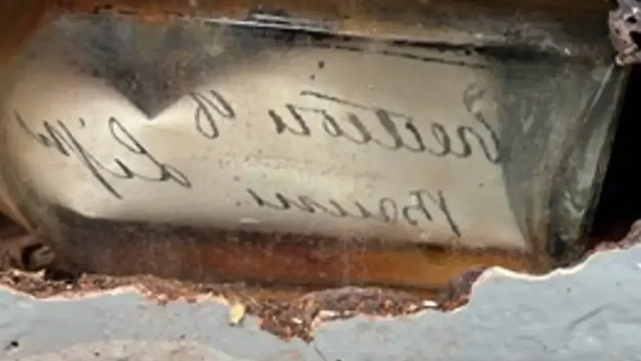 122 Yıl Sonra Gelen Mektup: Tarihi Bir Şişede Gizli Mesaj Keşfedildi!