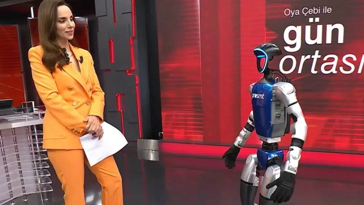 G1'dan Dikkat Çeken Fenerbahçe Yorumu: TEKNOFEST'in Yıldızı İnsansı Robot G1, tv100'e Konuk Oldu