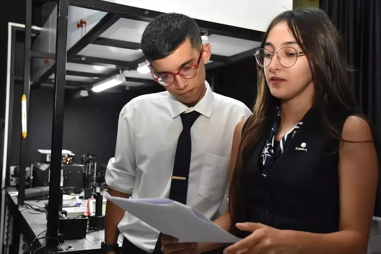 Lise Öğrencileri, Atom Altı Parçacık Görüntüleme Projeleriyle NASA'dan Davet Aldı