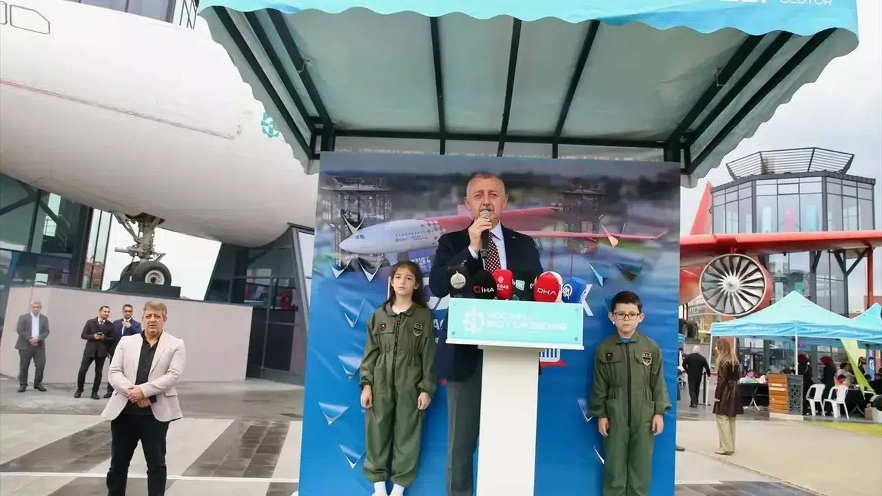 Kocaeli'de Uçak Park Havacılık ve Bilim Merkezi Açıldı