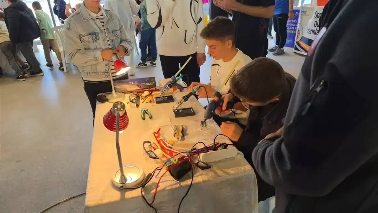 İnegöl'de 'Geleceğin Mucitleri' Temalı Bilim Şenliği Düzenleniyor