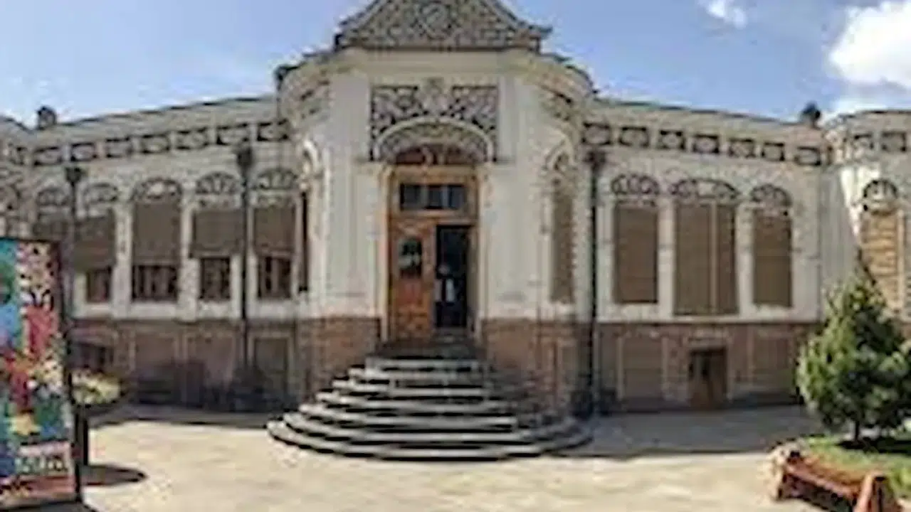 İran'da Dış Turizm Neden Bu Kadar Düşüş Yaşıyor?