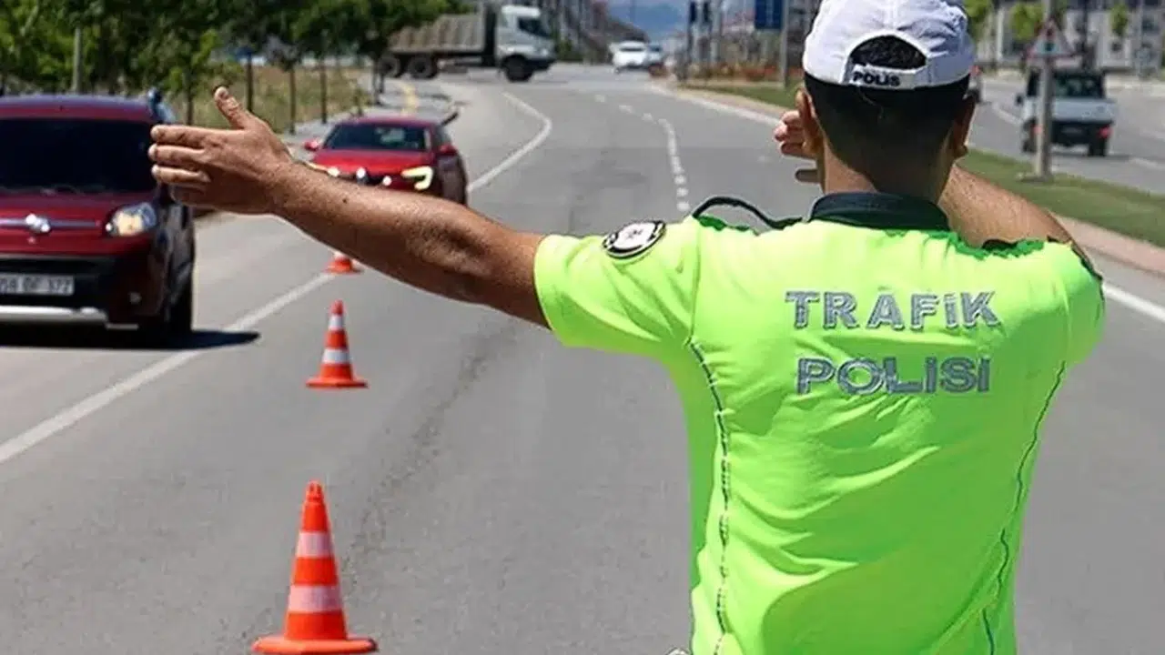Yeni trafik cezaları yürürlüğe girdi: Cezalar rekor seviyeye ulaştı ve ehliyet iptali kolaylaştı mı?