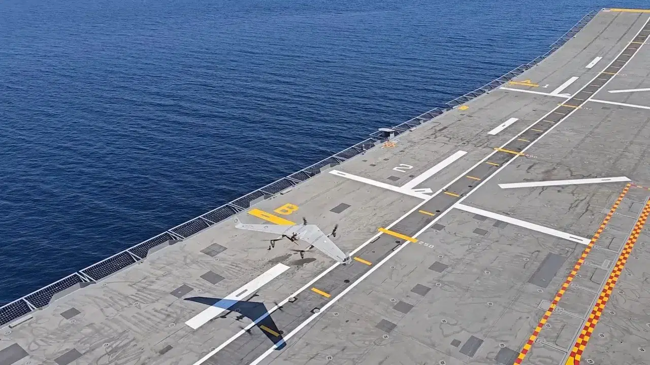 TCG Anadolu ve TCG Burgazada'dan tarihi anlar: KALKAN DİHA denizde ilk kez havalandı