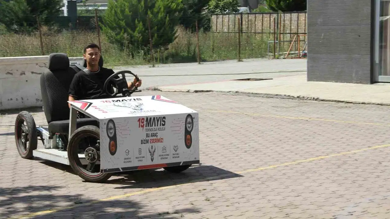 Çarşamba'da hurda malzemelerden elektrikli araç: Öğrencilerden geri dönüşüm hamlesi
