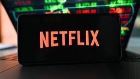 Ekran başında vakit geçirme süresi azalan Netflix’ten radikal hamle: Klasik televizyonculuğa dönüş sinyali