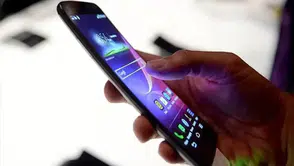 Telefonlar sizi dinlemiyor ama her adımınızı izliyor: Uzmanlardan mikrofon uyarısı