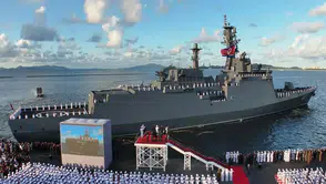 Kuzey Kore denizlerde gövde gösterisi yaptı: Dev destroyer Kang Kon filoya katıldı