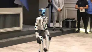 Belediyede yeni dönem: MEGA isimli insansı robot mesaiye başladı