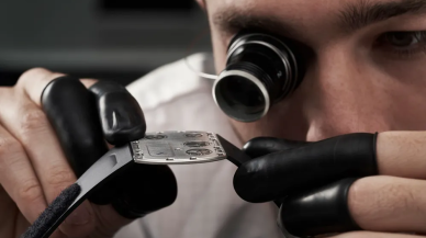 Dünyanın en ince mekanik saati! Fiyatı da kendisi gibi inanılmaz