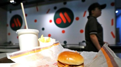 Rusya'nın yeni 'McDonald's'ı küflü hamburgerler sattı!