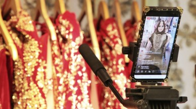 Facebook mezatları kapanıyor! Reels videolarıyla alışveriş dönemi