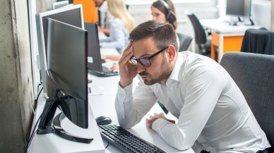 Bilgisayar başında çok çalışanlar dikkat: Göz kuruluğu tehlikesi