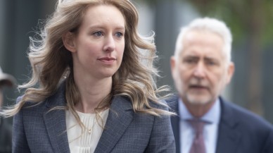 Tarihin en büyük dolandırıcılarından Elizabeth Holmes'un cezası belli oldu: Ödül verseydiniz