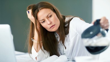 5 basit madde ile gün ortası enerji düşüşünü engelleyin: Kahve çözüm değil