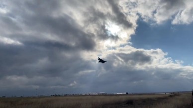 Türkiye’nin ilk insansız savaş uçağı Kızılelma ilk uçuşunu gerçekleştirdi - VİDEO