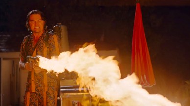 Leonardo DiCaprio,  film çekiminin sırasında bir dublörü gerçekten ateşe vermiş!