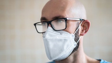 Gözlük kullanıyorsanız COVID-19'a yakalanma olasılığınız çok daha düşük!