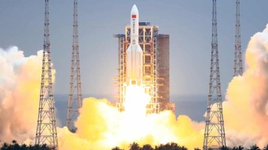 Çin'in kontrolden çıkan roketi sonunda düştü! Türkiye nefes aldı...