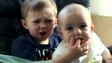 Ünlü ‘Charlie bit my finger’ videosu YouTube'dan sonsuza dek siliniyor...