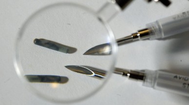 Bilim insanları insan vücuduna enjekte edilebilen dünyanın en küçük mikroçipini geliştirdi