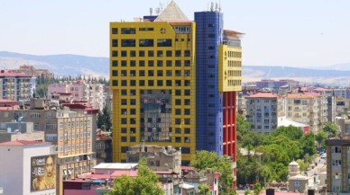 Google'da 'Dünyanın en saçma binası' olarak gösterilen Kahramanmaraş'taki bina yıkılacak