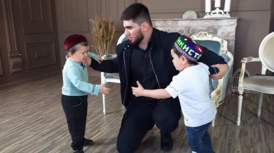 "Küçük" sosyal medya fenomenleri dövüşmeye karar verdi!