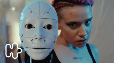 Türk YouTuber'ın robotu kendi yazıp söylediği bir rap şarkısı yaptı!