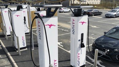 Elektrikli aracıyla Avrupa gezisine çıkan Volkswagen CEO'su yolda kaldı...