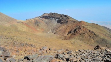 Süphan Dağı’ndaki 3 krater gölü kurudu