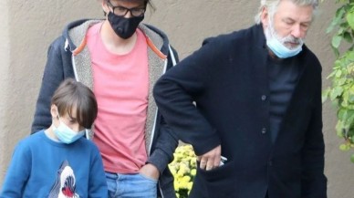 Alec Baldwin'in öldürdüğü görüntü yönetmeninin babası kimi suçladı?