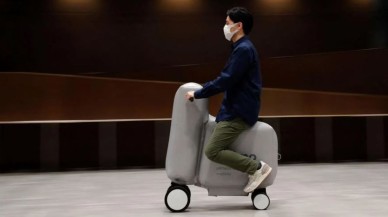 Hem koltuk hem de elektrikli scooter! Şişirilebiliyor ve çantaya sığabiliyor...