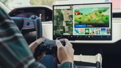 Tesla arabalar artık hareket halindeyken oyun oynamaya izin vermiyor