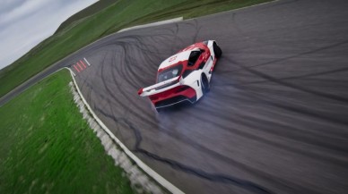 Dünyanın ilk otonom drifti! Toyota Supra kendi kendine drift attı - VİDEO