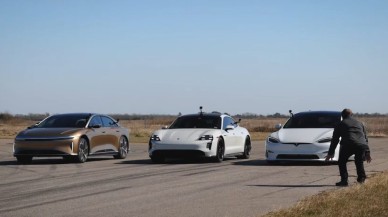 Elektrikli otomobilin kralları Tesla,  Lucid ve Porsche drag yarışında kapıştı! - VİDEO