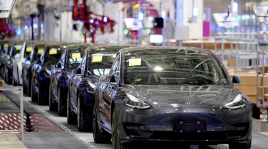 Tesla,  çalışanlarını fabrikada uyumaya zorluyor