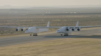 Dünyanın en büyük uçağının testleri sürüyor - VİDEO