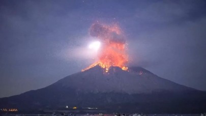 Dünyanın en tehlikeli yanardağlarından Sakurajima harekete geçti - VİDEO