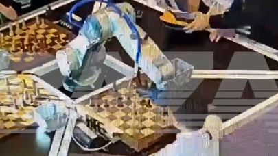 Satranç robotu yedi yaşındaki çocuğun parmağını kırdı!