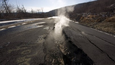 Kasaba sakinleri yeraltındaki yangın nedeniyle evlerini terk ediyor!