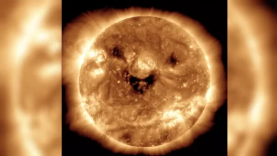 "Gülümse çekiyorum": NASA,  Güneş'i gülümserken görüntüledi