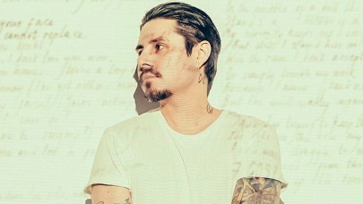 Low Roar grubunun kurucusu ve solisti Ryan Karazija,  40 yaşında hayatını kaybetti