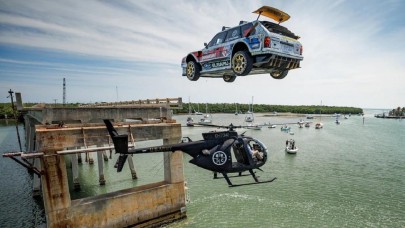 Travis Pastrana'dan 862 beygirlik 1983 Subaru GL ile ağızları açık bırakan gösteri - VİDEO