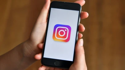Instagram'ın ana ekran tasarımı yenileniyor: Düğmelerin yerleri tekrar değişti...