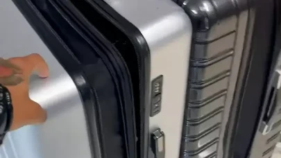 Kayıp bagajını içine sakladığı AirTag ile buldu! Çalan kişiyi kıyafetleri üzerindeyken yakaladı...