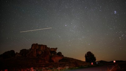 Perseid meteor yağmuru gökyüzünü aydınlattı! Dünya'nın dört bir yanından görüntüler geliyor...