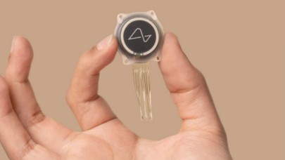 Elon Musk müjdeyi verdi: Bir kişiye daha beyin çipi takıldı!